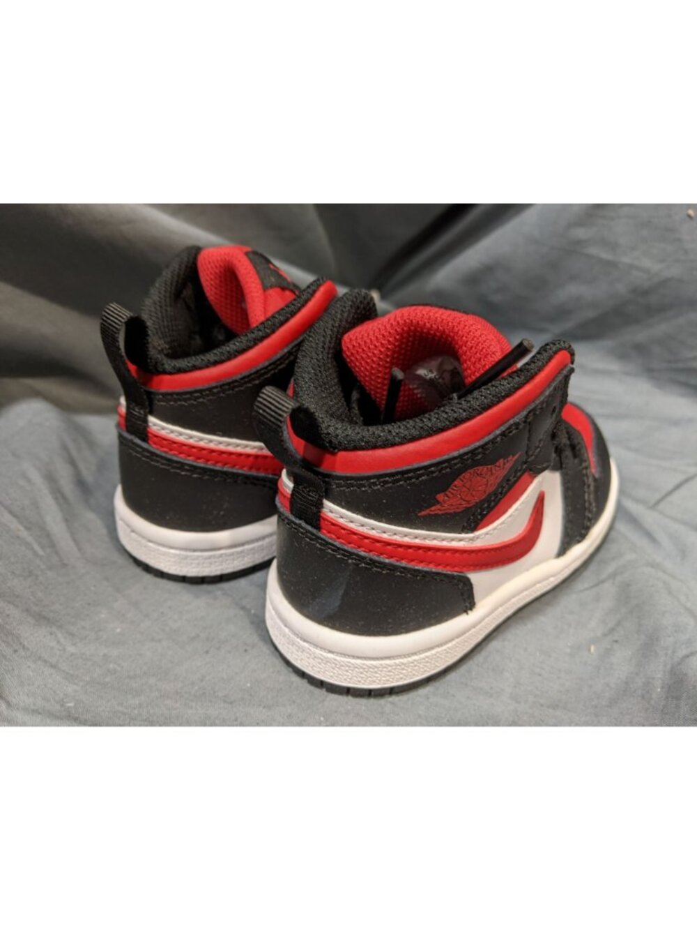 Nike Toddlers Jordan1 Mid (TD) Sneakers  Black/Fire Red White Size 4 NEW IN BOX! - Picture 3 of 7